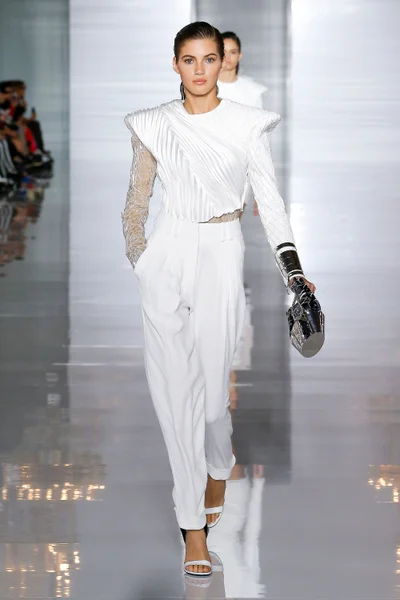 Look 11